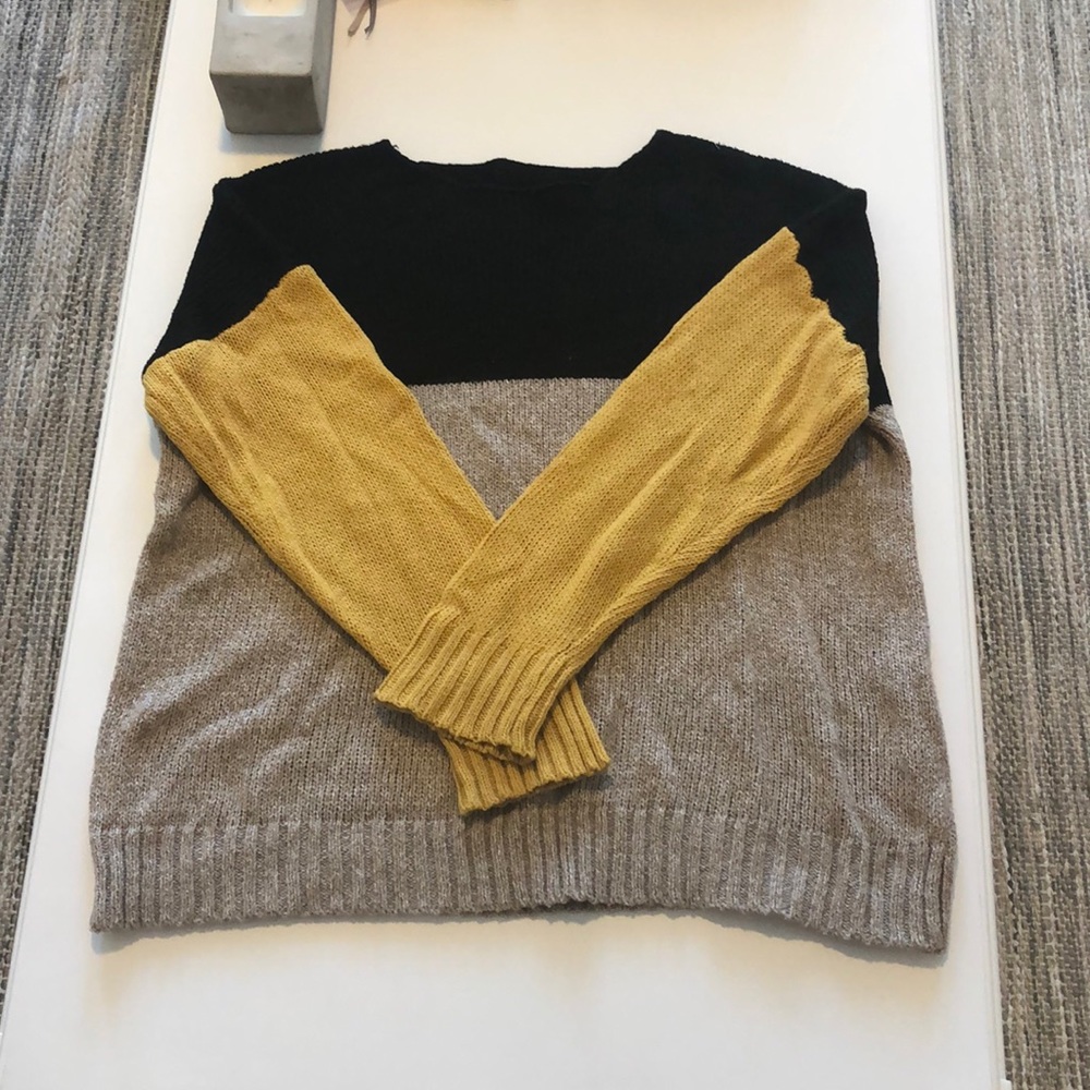 Over sized color block sweater- no tag
